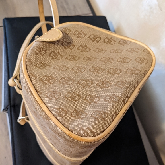 Dooney & Bourke barrel bag - Picture 13 of 14